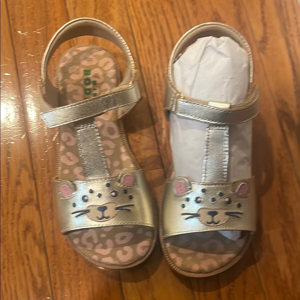 NWT Mini Biden, size 31 Kids Gold Cat Face Sandals